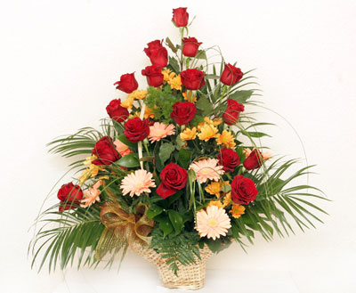  Ankara demetevler �i�ek�i ma�azas�  sepet i�erisinde 9 adet g�l gerbera ve kir �i�ek