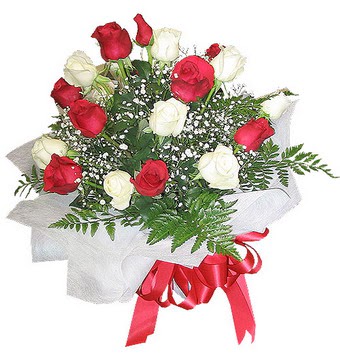  Ankara �i�ek , �i�ek�i , �i�ek�ilik  12 adet kirmizi ve beyaz g�ller buket