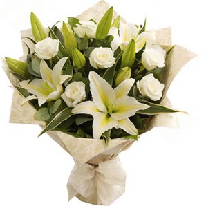  Ankara demetevler anneler günü çiçek yolla  3 dal kazablanka ve 7 adet beyaz gül buketi