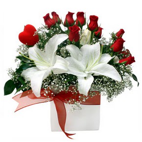  Ankara demetevler �i�ek�i ma�azas�  1 dal kazablanka 11 adet k�rm�z� g�l vazosu