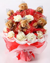 11 adet yapay g�l 11 adet pelu� ay�c�ktan buket