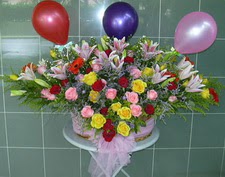  Ankara demetevler cicek , cicekci  sepet i�erisinde yayvan �i�ekler ve balon