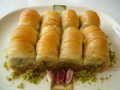 tatli g�nder Essiz lezzette 1 kilo Fistikli Sari Burma  Ankara cicekciler , demetevler cicek siparisi 
