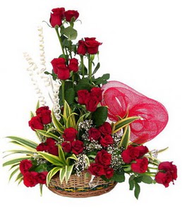  Ankara demetevler 14 şubat sevgililer günü çiçek  25 adet kırmızı gül sepeti çiçeği