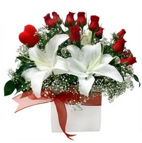  Ankara demetevler çiçekçi mağazası  1 dal kazablanka 11 adet kırmızı gül vazosu