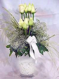  Ankara online çiçek gönderme sipariş  9 adet vazoda beyaz gül - sevdiklerinize çiçek seçimi
