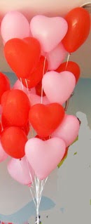 19 adet kalp şeklinde uçan balon