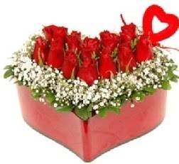 Kalp içerisinde 9 kırmızı gül kalp çubuk  Ankara internetten çiçek siparişi 
