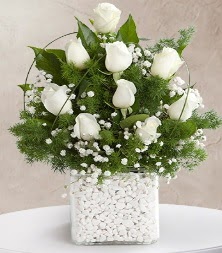 9 beyaz gül vazosu  Ankara demetevler çiçek satışı 