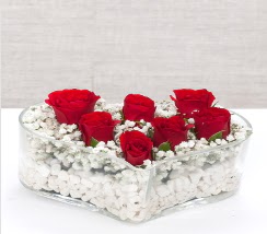 kalp içerisinde 7 adet kırmızı gül  Ankara demetevler çiçek siparişi vermek 