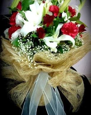 Kız isteme buketi 11 gül 3 dal kazablanka  Ankara demetevler çiçek yolla çiçekçi telefonları 