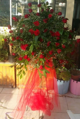 71 adet kırmızı gülden ferförje çiçeği  Ankara demetevler çiçek satışı 