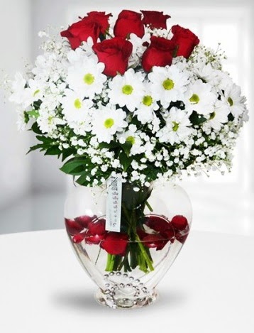 Kalp camda 7 gül kır çiçeği süper görsellik  Ankara demetevler çiçek siparişi çiçek yolla 