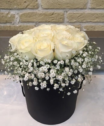 19 adet beyaz gülden görsel kutu çiçeği  Ankara demetevler çiçek gönderme çiçek siparişi sitesi 
